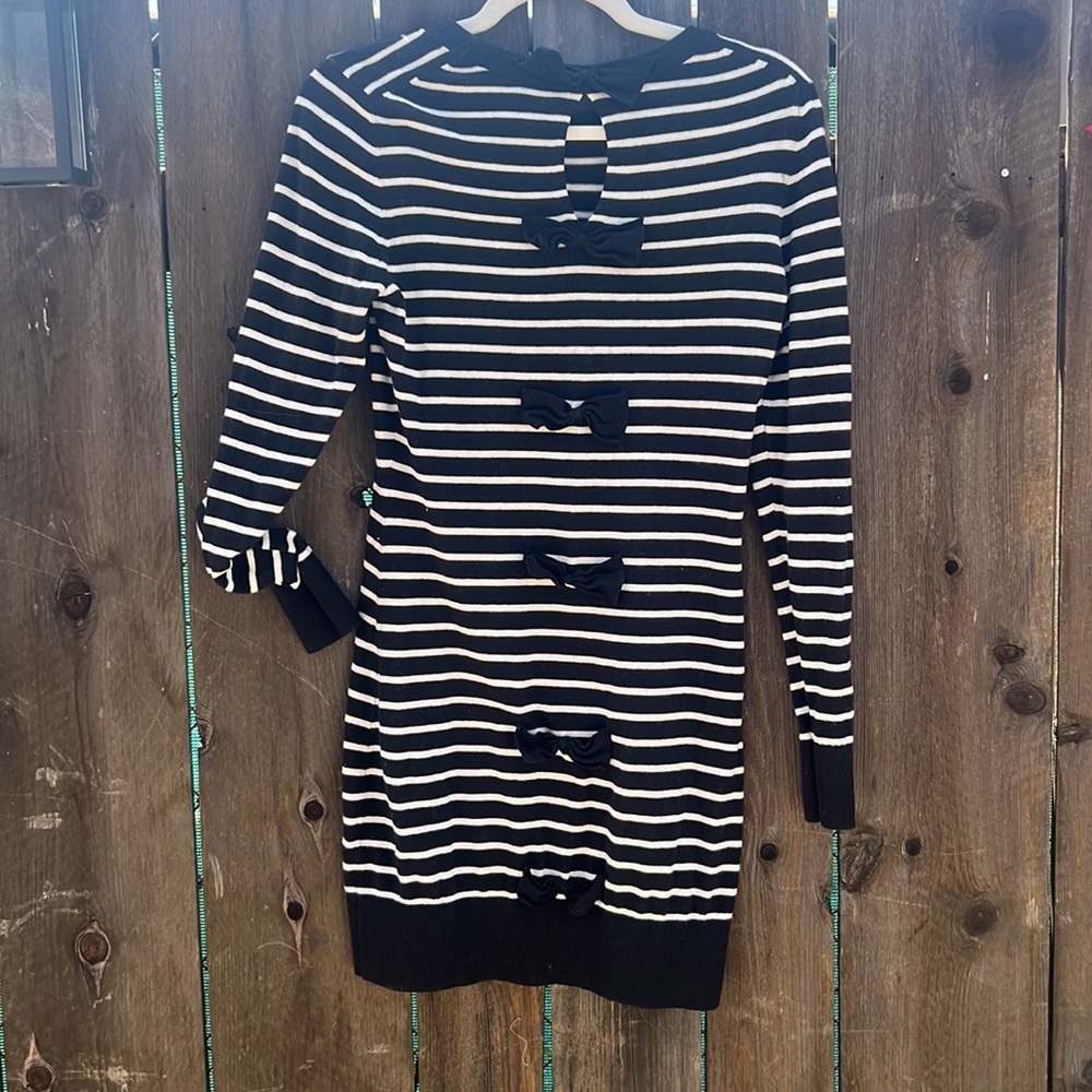 French connection sweater dress  size 6 -bows on back!